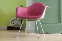 457_eameshermanmillerhotpinkloungechair--003.jpg
