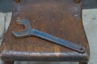 693_1141bear-vintage-large-steel-wrench-cast1.jpg