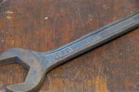 693_1141bear-vintage-large-steel-wrench-cast2.jpg